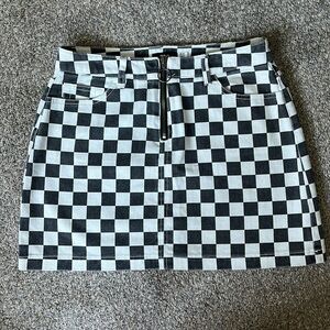 Checkered BDG skirt M